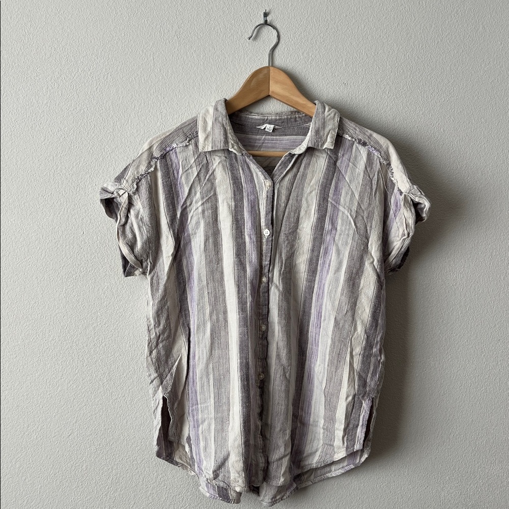 Splendid Light Gray and Lavender Stripe Casual Button-Down Shirt Short Sleeves S